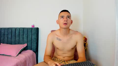 Snapshot of emandsam chatting on 01-17-26, 02:27 EmyandSam online show from 01-17-26, 02:27