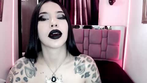 Snapshot of emearld_black chatting on 02-12-25, 12:01 Emerald Black online show from 02-12-25, 12:01