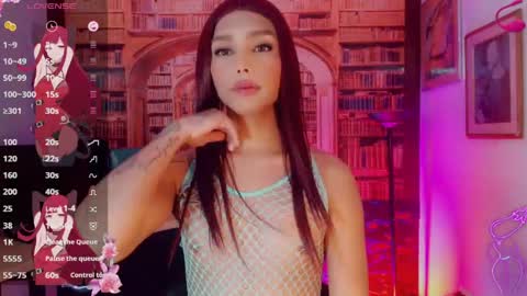 Snapshot of emeli_roushot chatting on 05-25-26, 11:49 Emeli online show from 05-25-26, 11:49