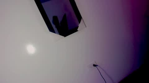 Snapshot of emeli_roushot chatting on 06-02-26, 03:08 Emeli online show from 06-02-26, 03:08