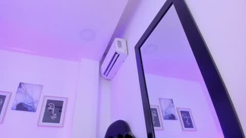 emelie_89 online show from 02-11-25, 03:18