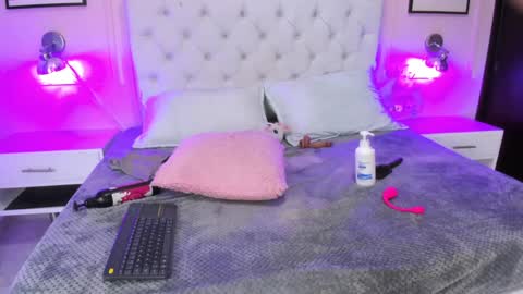 Snapshot of emelie_ch_ chatting on 12-06-24, 05:42 Emily  online show from 12-06-24, 05:42