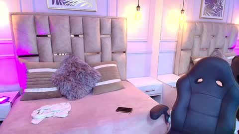 Snapshot of emelie_ch_ chatting on 01-09-25, 12:57 Emily  online show from 01-09-25, 12:57