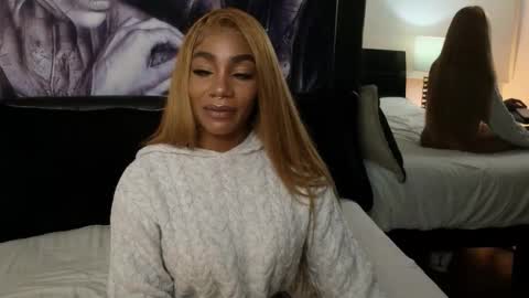 anyelii  online show from 12-17-25, 08:53