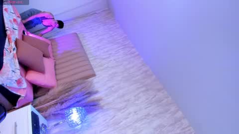 Snapshot of emely_florence_ chatting on 06-11-26, 12:32 Emely Florence online show from 06-11-26, 12:32