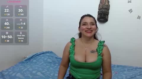 Snapshot of emelyross_ chatting on 01-01-25, 06:15 emely ross online show from 01-01-25, 06:15