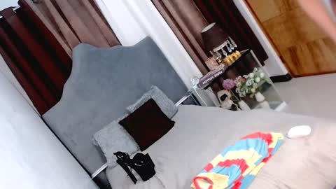 Snapshot of emerald_samara chatting on 01-28-25, 02:31 Samara online show from 01-28-25, 02:31