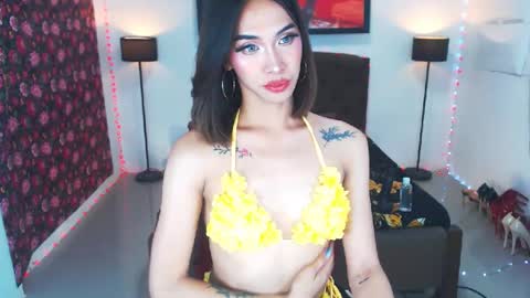 Snapshot of emerladmore chatting on 07-10-26, 11:35 emerladmore online show from 07-10-26, 11:35