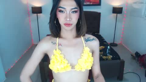 Snapshot of emerladmore chatting on 07-22-26, 05:49 emerladmore online show from 07-22-26, 05:49