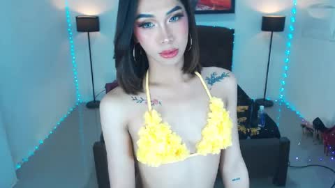 Snapshot of emerladmore chatting on 07-27-26, 04:58 emerladmore online show from 07-27-26, 04:58