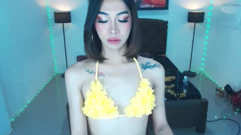 Snapshot of emerladmore chatting on 07-28-26, 02:13 emerladmore online show from 07-28-26, 02:13