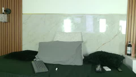 Snapshot of emi_bloom chatting on 05-15-26, 12:12 emi_bloom online show from 05-15-26, 12:12