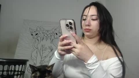 Snapshot of emiantonella_ chatting on 06-21-26, 12:02 Antonella online show from 06-21-26, 12:02