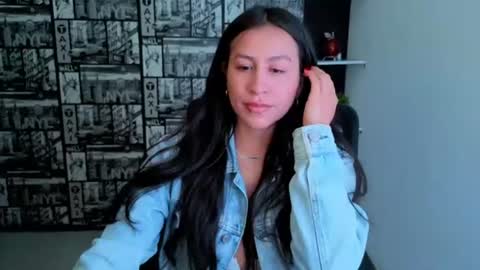 Snapshot of emigomez_ chatting on 07-04-26, 12:17 Emilia Gomez online show from 07-04-26, 12:17