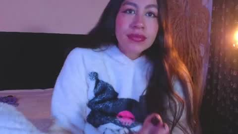 Snapshot of emigomez_ chatting on 07-17-26, 11:06 Emilia Gomez online show from 07-17-26, 11:06