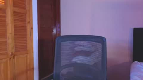 Snapshot of emigomez_ chatting on 07-18-26, 01:32 Emilia Gomez online show from 07-18-26, 01:32