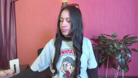 Snapshot of emigomez_ chatting on 07-19-26, 12:03 Emilia Gomez online show from 07-19-26, 12:03