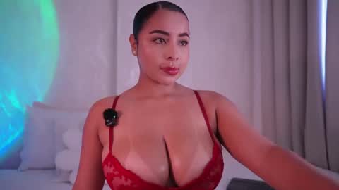 Snapshot of emiily_bell chatting on 07-28-26, 09:25 online show from 07-28-26, 09:25