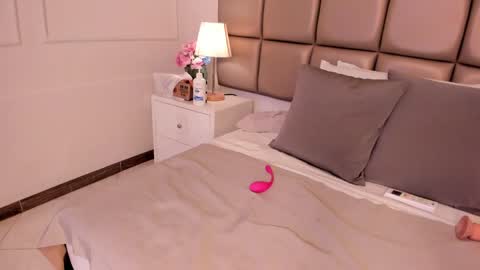 EMILY ROBERTS online show from 02-07-25, 06:35