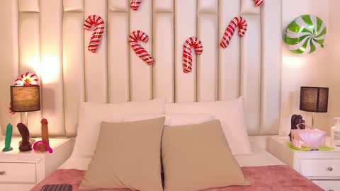 EMILY ROBERTS online show from 12-17-25, 03:01