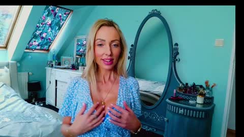 Snapshot of emilachat chatting on 02-07-25, 09:58 Emila online show from 02-07-25, 09:58