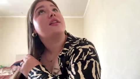 Snapshot of emileeswint chatting on 07-28-26, 11:17 Milena online show from 07-28-26, 11:17