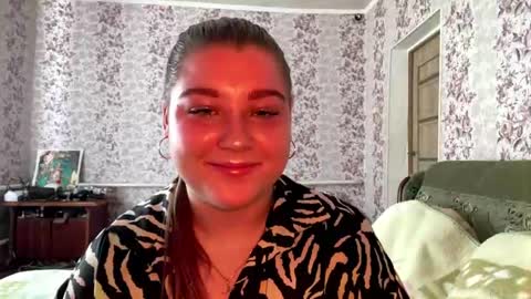 Snapshot of emileeswint chatting on 07-30-26, 07:18 Milena online show from 07-30-26, 07:18