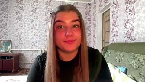 Snapshot of emileeswint chatting on 08-01-26, 05:07 Milena online show from 08-01-26, 05:07