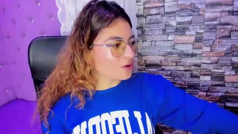 Snapshot of emili_rouse_ chatting on 09-30-25, 04:45 Emy online show from 09-30-25, 04:45