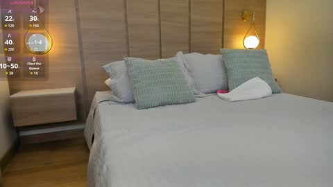 emilia_1040 online show from 09-13-25, 12:27