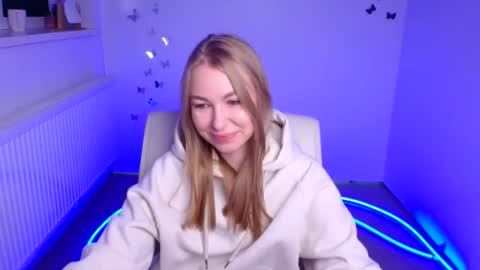 Emilia online show from 10-11-25, 05:28