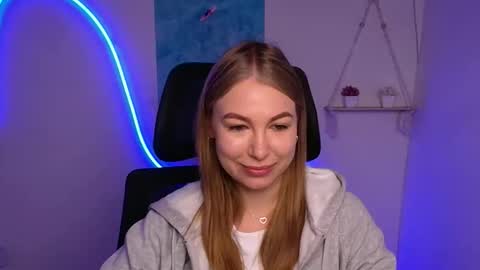 Emilia online show from 10-17-25, 05:43