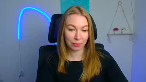 Emilia online show from 04-16-26, 05:30