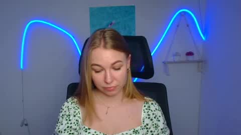 Emilia online show from 06-25-26, 06:51