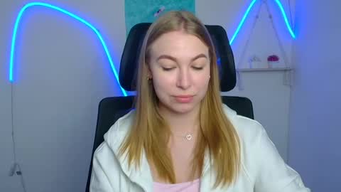 Emilia online show from 07-07-26, 07:23