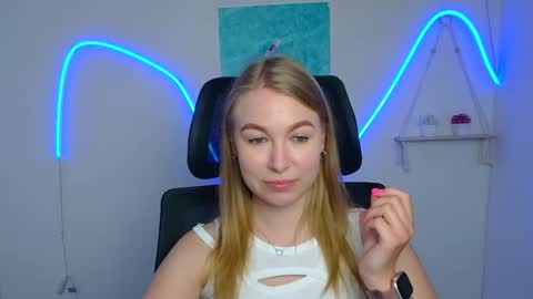 Emilia online show from 07-13-26, 05:32