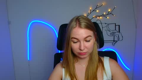Emilia online show from 07-17-26, 05:47