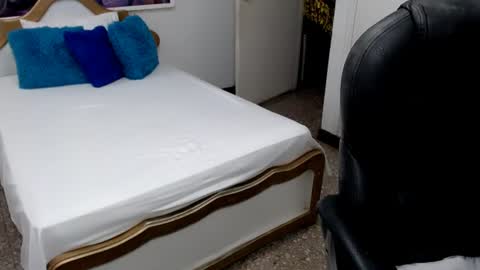 Snapshot of emiliaa_hot chatting on 07-31-26, 10:42 emiliaa_hot online show from 07-31-26, 10:42