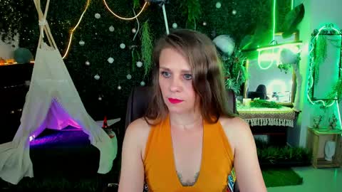 Snapshot of emiliabedy chatting on 05-27-26, 09:06 Emilia Bedy online show from 05-27-26, 09:06