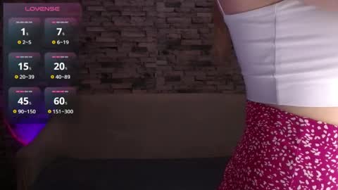 Snapshot of emiliaduchess chatting on 04-28-26, 12:43 Amili online show from 04-28-26, 12:43