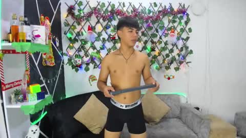 Snapshot of emilicollinss chatting on 12-15-24, 06:29 EMILI AND GIN online show from 12-15-24, 06:29