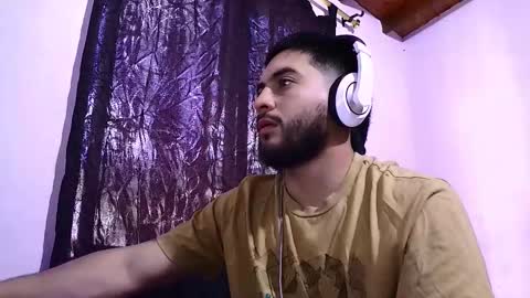 Snapshot of emilio39210 chatting on 11-08-25, 04:29 emilio39210 online show from 11-08-25, 04:29