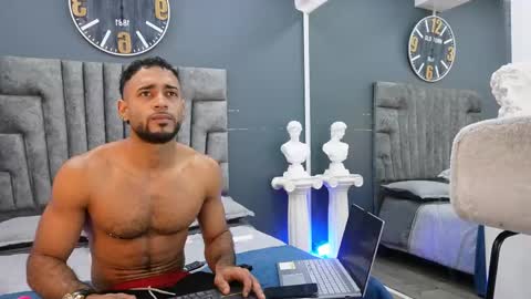 Snapshot of emilio_brandon chatting on 04-29-26, 11:03 Emilio online show from 04-29-26, 11:03
