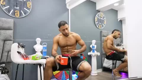 Snapshot of emilio_brandon chatting on 05-08-26, 11:04 Emilio online show from 05-08-26, 11:04