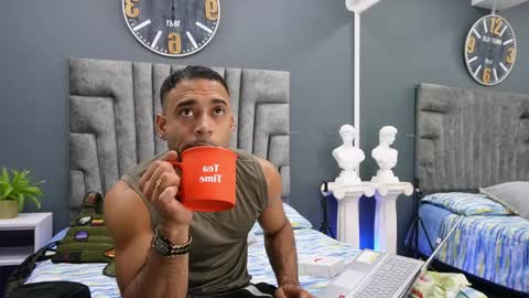 Snapshot of emilio_brandon chatting on 05-20-26, 10:54 Emilio online show from 05-20-26, 10:54