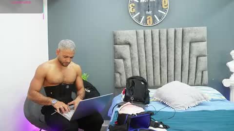 Snapshot of emilio_brandon chatting on 05-31-26, 06:09 Emilio online show from 05-31-26, 06:09