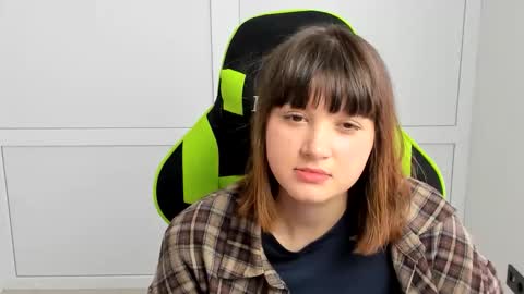 Snapshot of emilli_moon chatting on 05-18-26, 09:26 Emmi online show from 05-18-26, 09:26