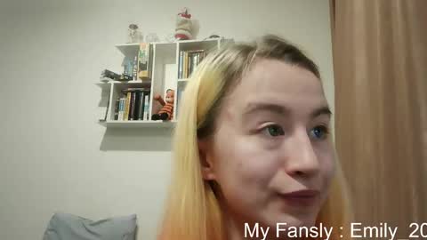 Snapshot of emilly_20 chatting on 05-08-26, 09:53 Emily online show from 05-08-26, 09:53