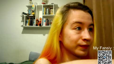 Snapshot of emilly_20 chatting on 05-10-26, 08:47 Emily online show from 05-10-26, 08:47
