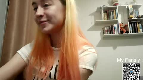 Snapshot of emilly_20 chatting on 05-17-26, 09:33 Emily online show from 05-17-26, 09:33